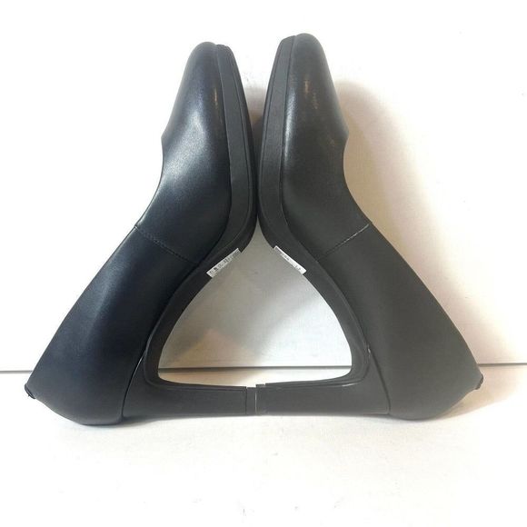 Clarks collection Classic Black Leather Heels Womens Size 9 W Pump Slip On Shoes - Picture 5 of 8